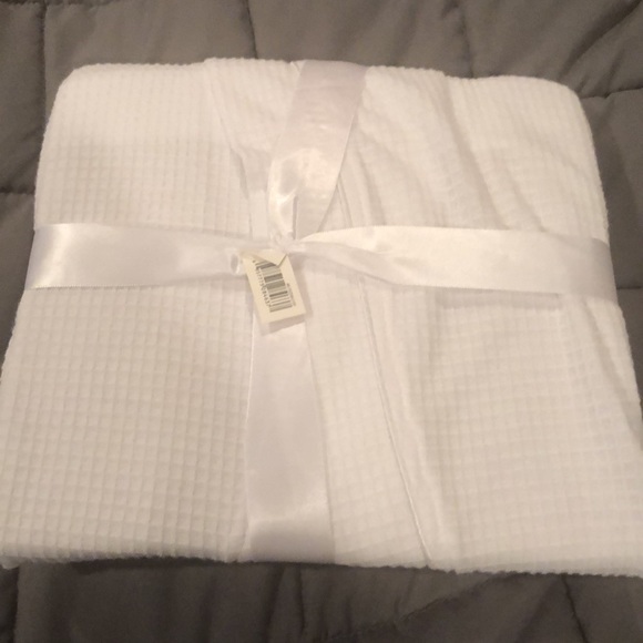 Gorgeous White Waffle Robe - Picture 6 of 6